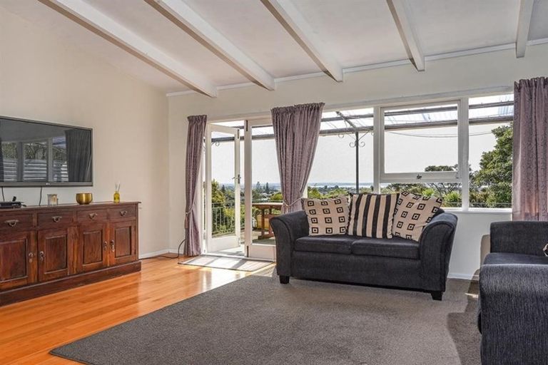 Photo of property in 217 Golf Road, Titirangi, Auckland, 0604