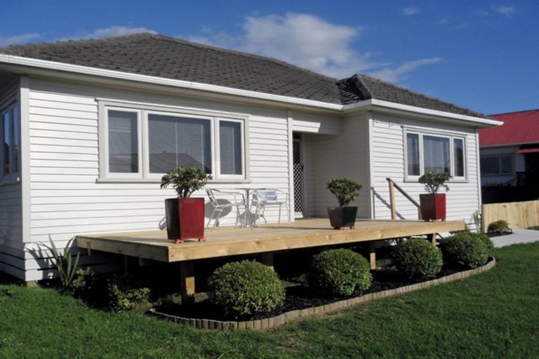 Photo of property in 49f Martyn Street, Waiuku, 2123