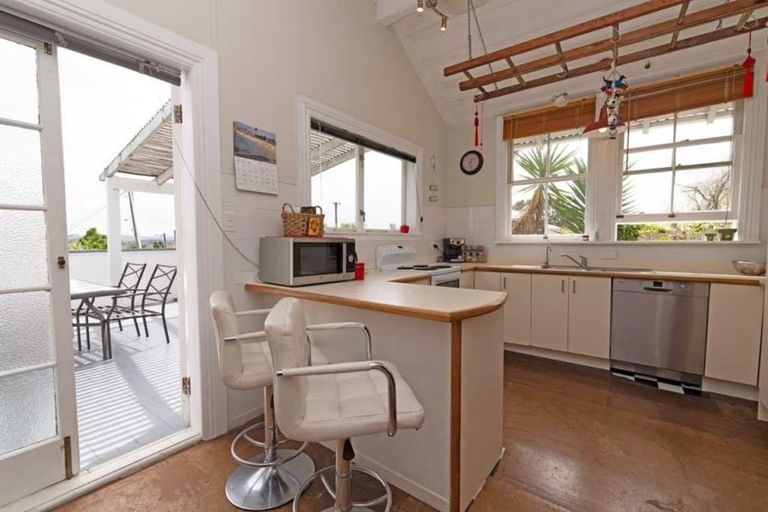 Photo of property in 51 Garfield Road, Helensville, 0800