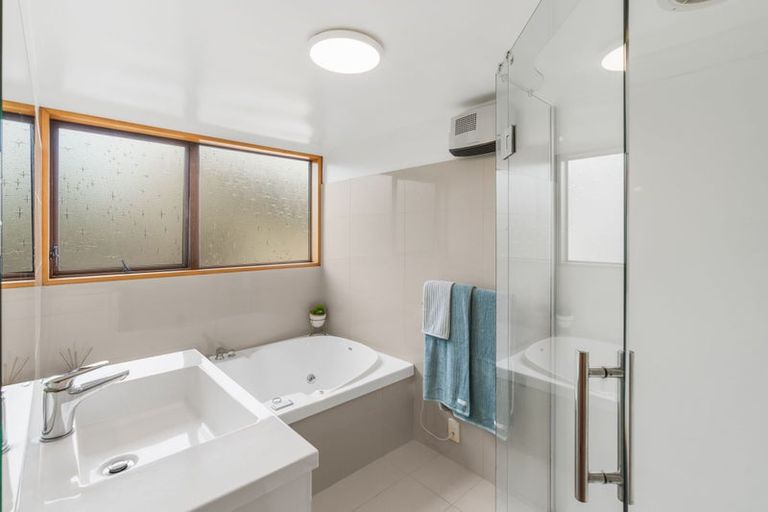 Photo of property in 16 Felstead Place, Avonhead, Christchurch, 8042