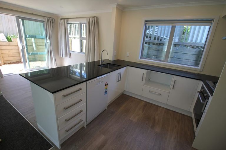 Photo of property in 13 Warrington Grove, Newlands, Wellington, 6037