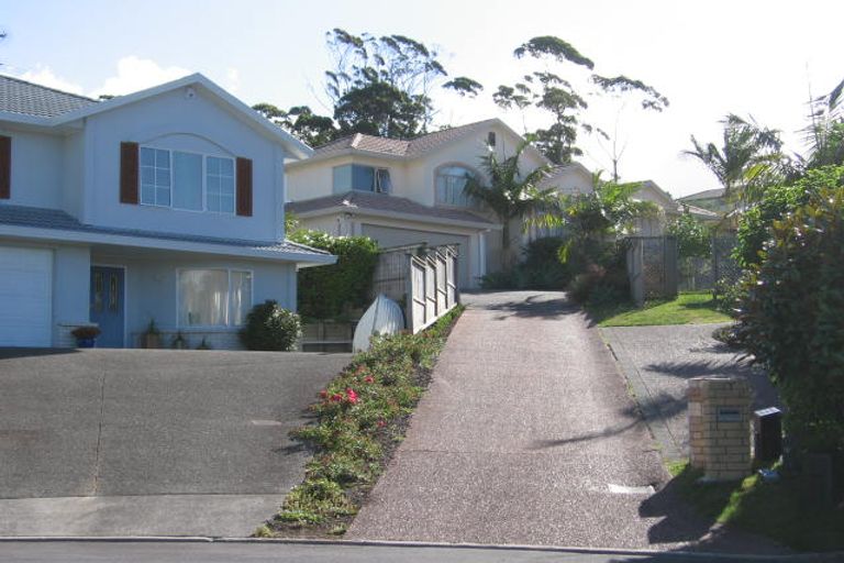 Photo of property in 9 Tyburn Lane, Unsworth Heights, Auckland, 0632