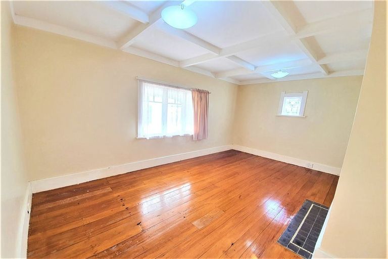Photo of property in 1 Glen Norman Avenue, Henderson, Auckland, 0610