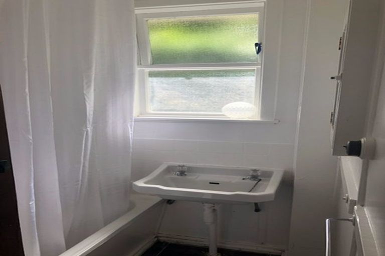 Photo of property in 24 Victory Avenue, Karori, Wellington, 6012