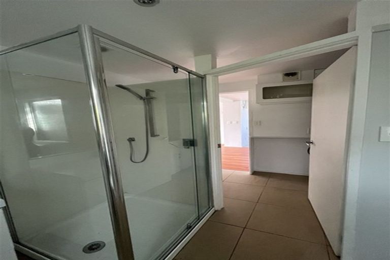 Photo of property in 424 Old Te Atatu Road, Te Atatu Peninsula, Auckland, 0610