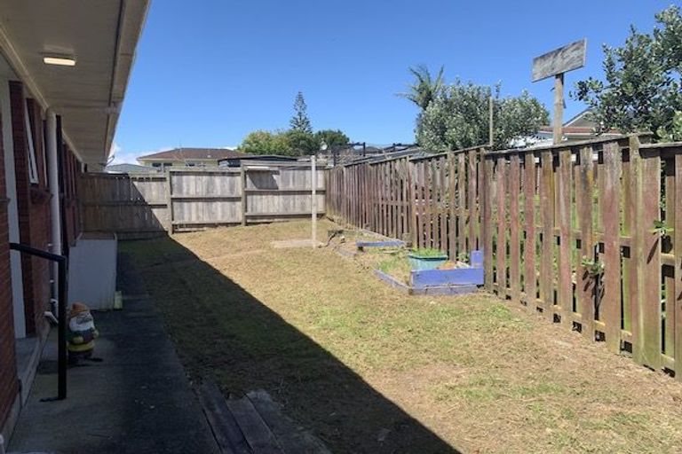 Photo of property in 1/7 Seakens Way, Glen Eden, Auckland, 0602