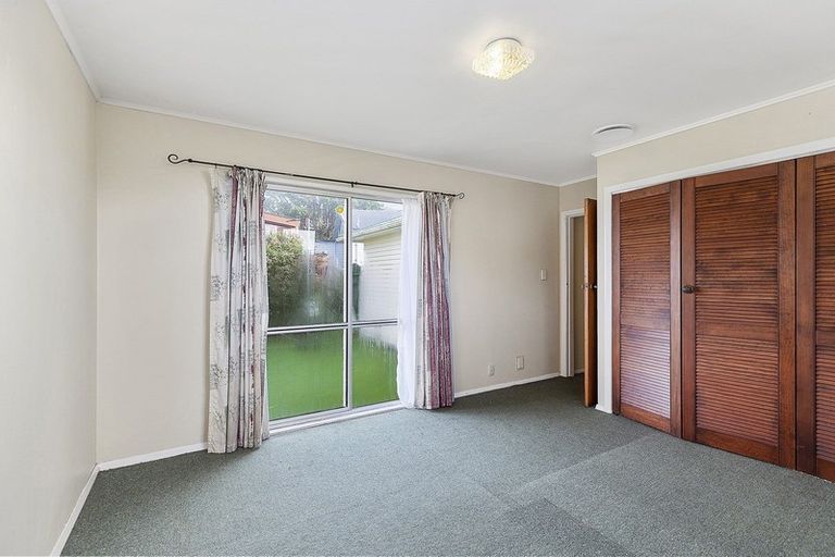 Photo of property in 17 Clifford Road, Johnsonville, Wellington, 6037