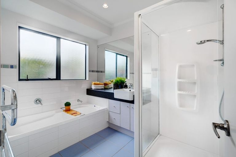 Photo of property in 16 Turnberry Drive, Wattle Downs, Auckland, 2103