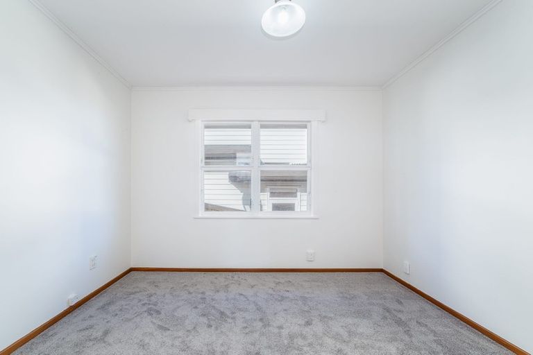 Photo of property in 4 Seaview Road, Glenfield, Auckland, 0629