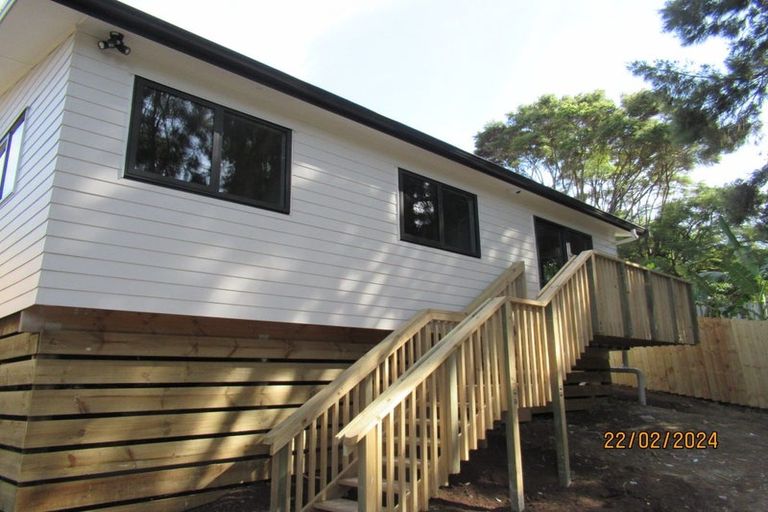 Photo of property in 5 Fernhaven Place, Massey, Auckland, 0614