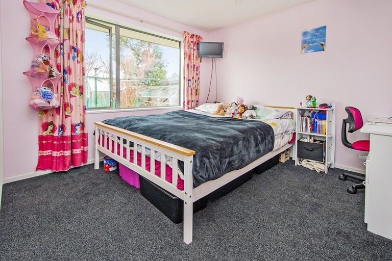 Photo of property in 5 Durrell Way, Rolleston, 7614