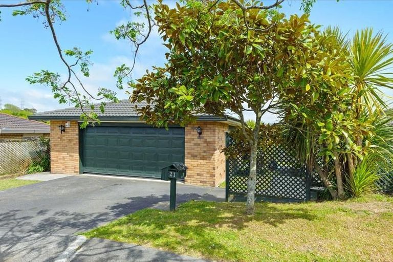 Photo of property in 21 Ginders Drive, Massey, Auckland, 0614