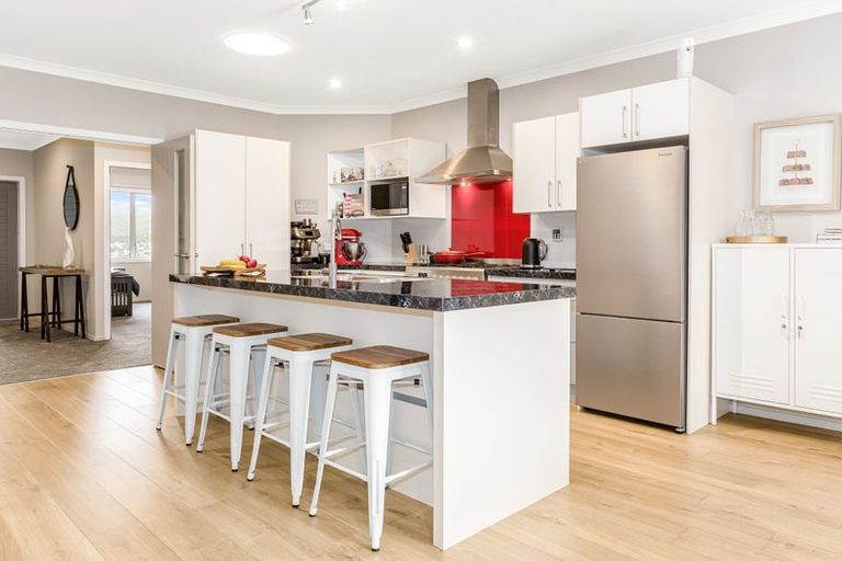 Photo of property in 4 Peel Lane, Aotea, Porirua, 5024