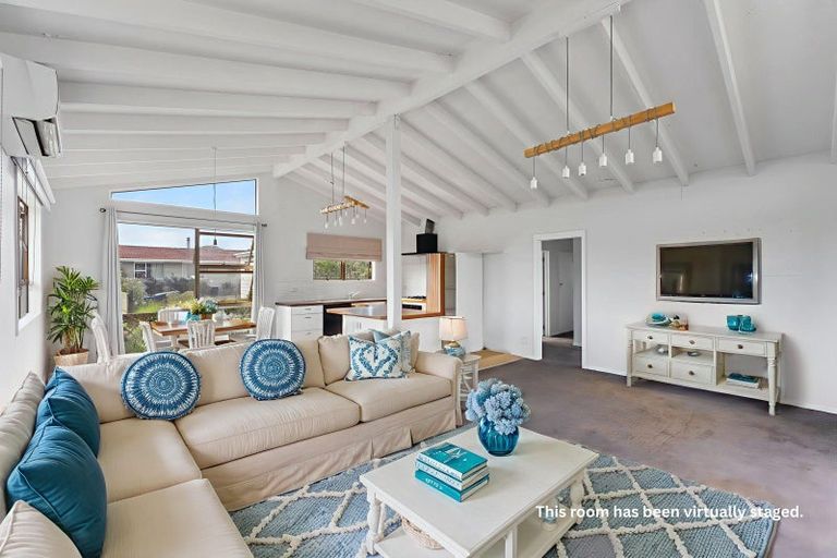 Photo of property in 62 Toi Street, Otaki Beach, Otaki, 5512