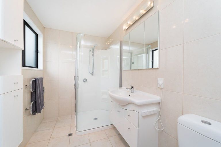 Photo of property in 16 Akaroa Avenue, Awapuni, Palmerston North, 4412