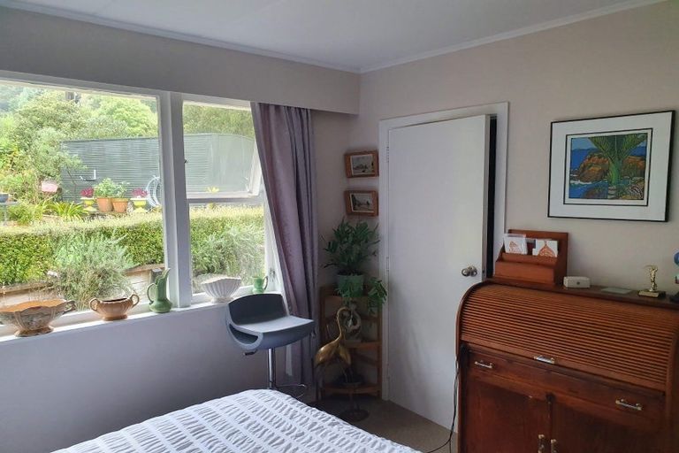 Photo of property in 1 Holmes Grove, Naenae, Lower Hutt, 5011