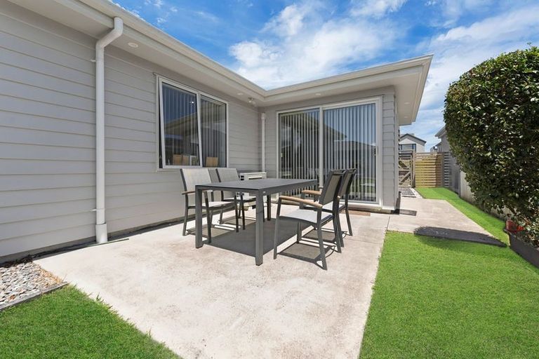 Photo of property in 13 Hollowout Street, Takanini, 2112