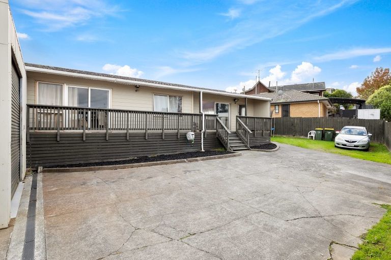 Photo of property in 56 Makora Road, Massey, Auckland, 0614