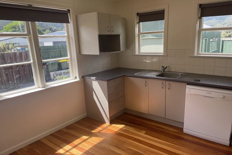 Photo of property in 352 Cambridge Terrace, Naenae, Lower Hutt, 5011