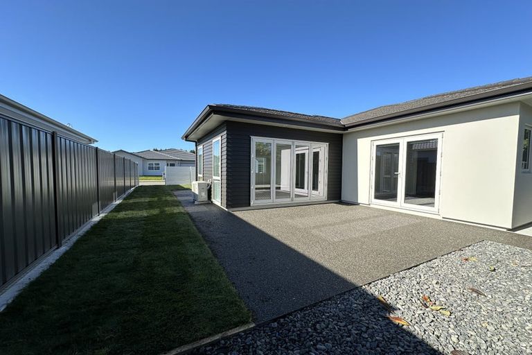 Photo of property in 15 George Yee Place, Taradale, 4112