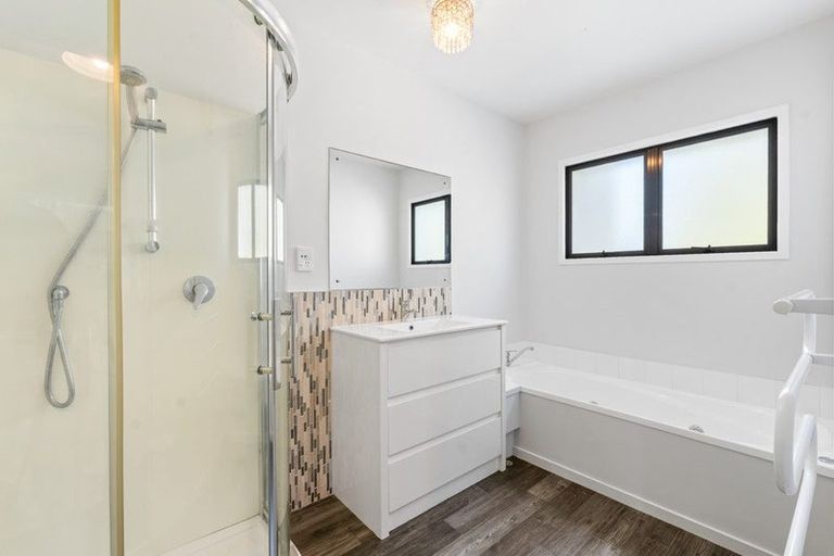 Photo of property in 15e Puriri Avenue, Orewa, 0931