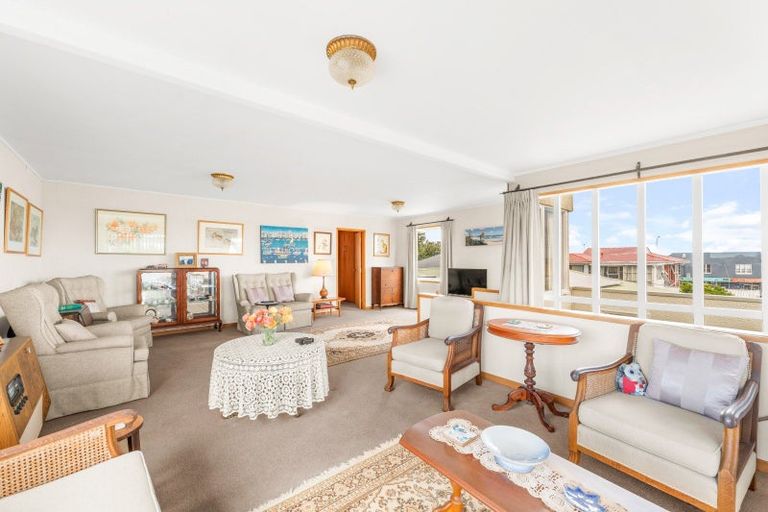 Photo of property in 76a Lake Road, Narrow Neck, Auckland, 0624