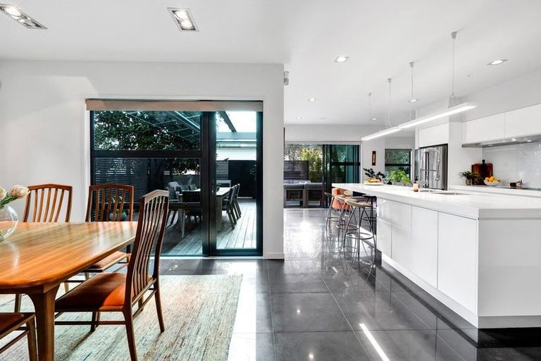 Photo of property in 208 Powderham Street, New Plymouth, 4310
