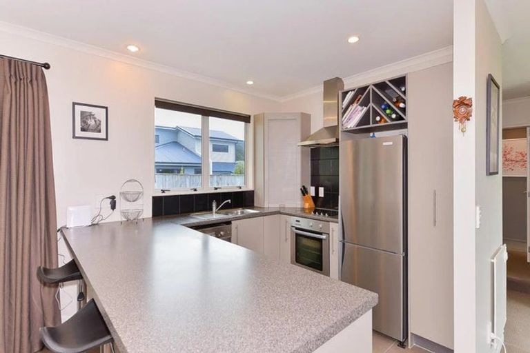 Photo of property in 31 Mcewen Crescent, Riverstone Terraces, Upper Hutt, 5018