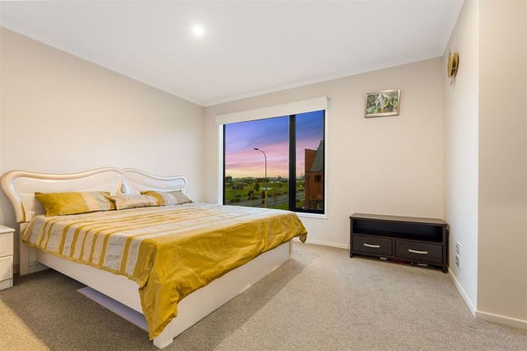 Photo of property in 95 Hobsonville Road, Hobsonville, Auckland, 0616