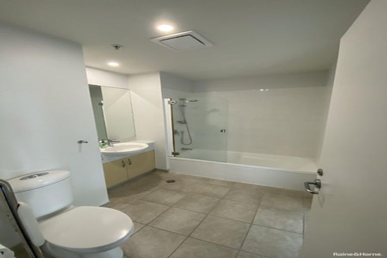 Photo of property in 12 Maunganui Road, Mount Maunganui, 3116