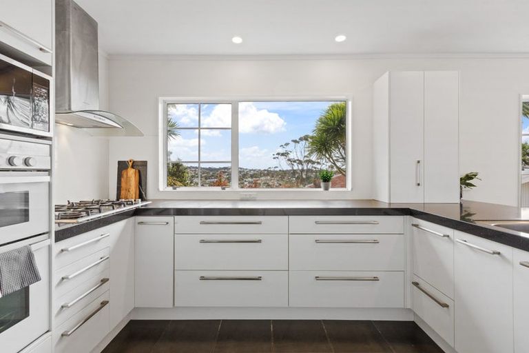 Photo of property in 2/4 Holt Avenue, Torbay, Auckland, 0630