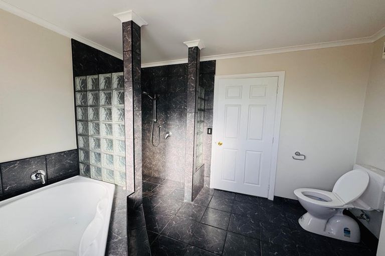 Photo of property in 69 Royal Oak Drive, Kelvin Grove, Palmerston North, 4414