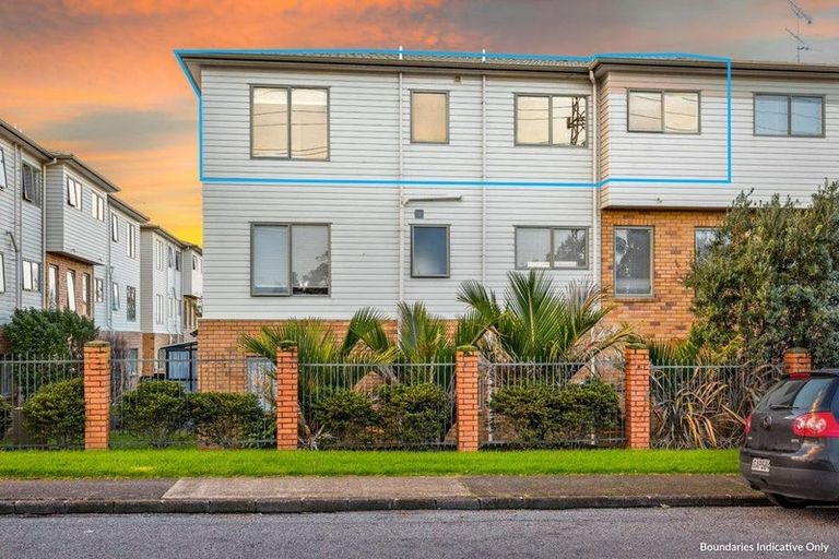 Photo of property in St Claire Village, 180/172 Mcleod Road, Te Atatu South, Auckland, 0610