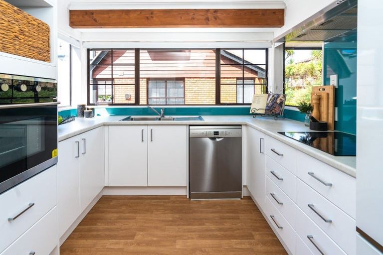 Photo of property in 2/136 Karori Road, Karori, Wellington, 6012