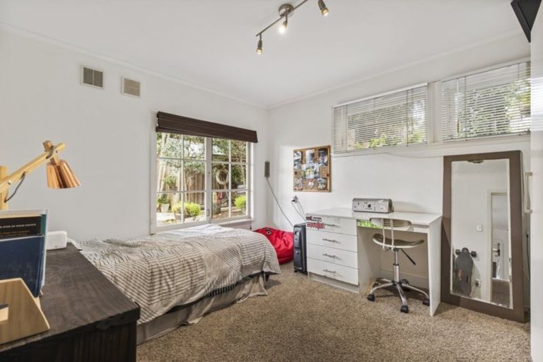 Photo of property in 18 Rimutaka Place, Titirangi, Auckland, 0604