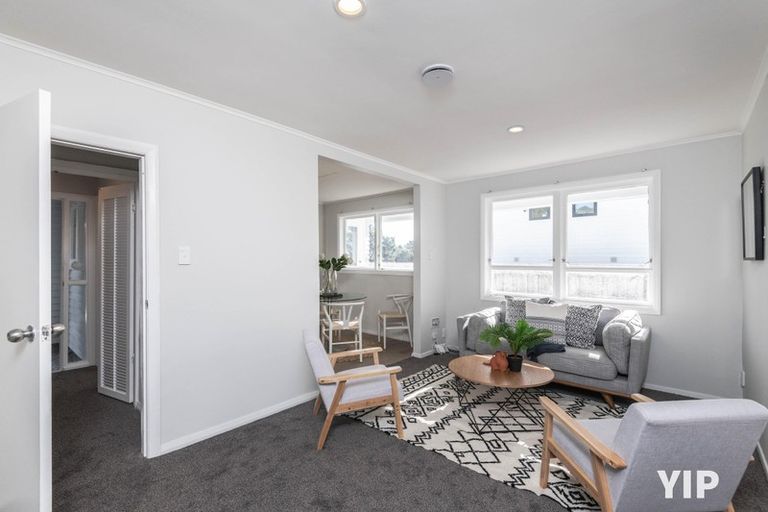 Photo of property in 43 Horokiwi Road West, Newlands, Wellington, 6037