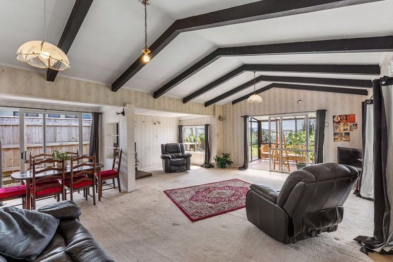 Photo of property in 63 Queens Road, Waikanae Beach, Waikanae, 5036