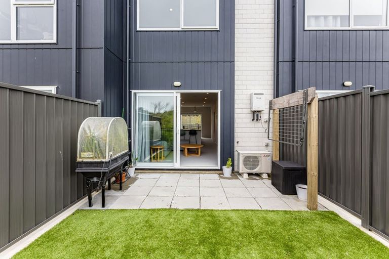 Photo of property in 34 Koreke Close, Kenepuru, Porirua, 5022