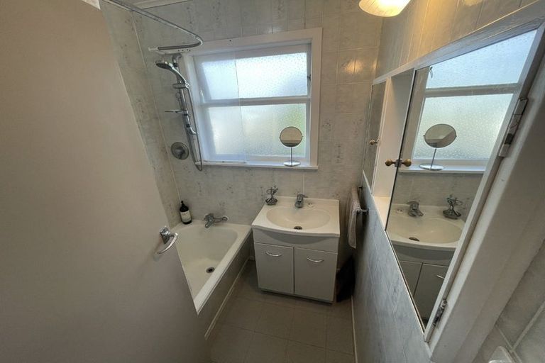 Photo of property in 35 Pokohiwi Road, Normandale, Lower Hutt, 5010