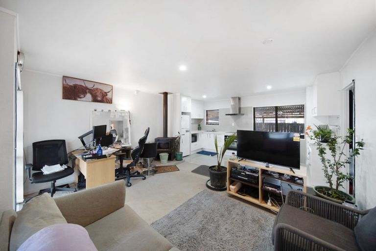Photo of property in 178 Finlayson Avenue, Clendon Park, Auckland, 2103
