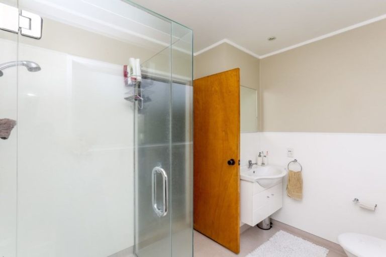 Photo of property in 18b John Guthrie Place, Merrilands, New Plymouth, 4312