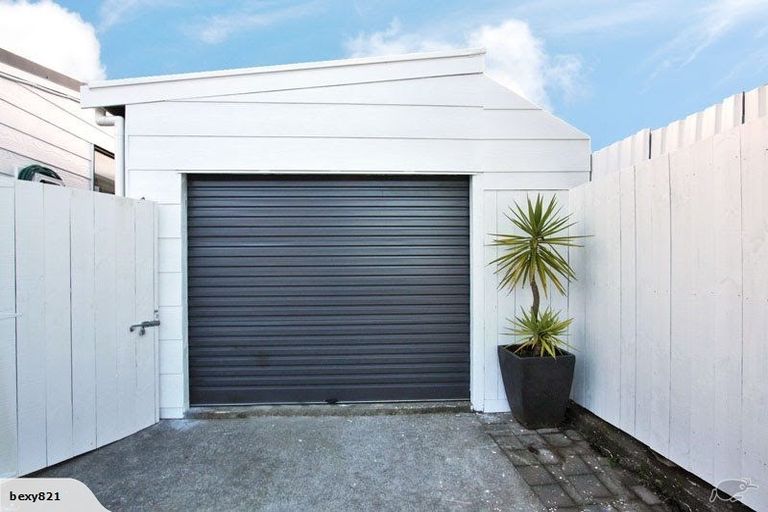 Photo of property in 34b Enderby Drive, Te Atatu Peninsula, Auckland, 0610