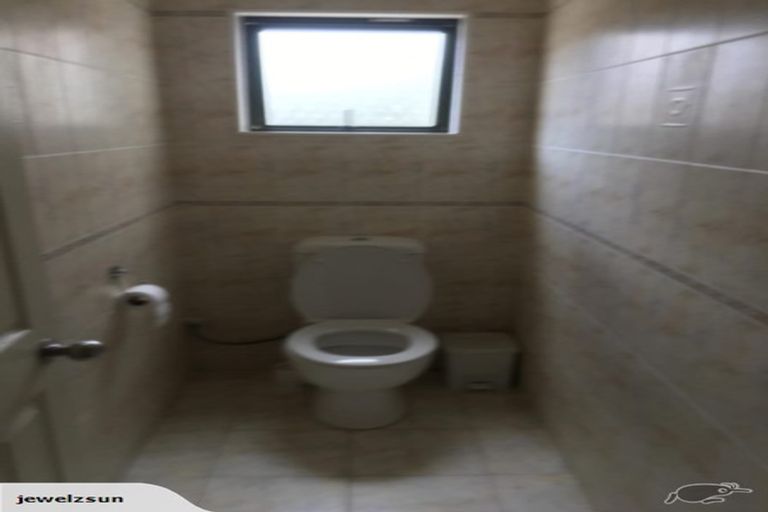 Photo of property in 49 College Road, Northcote, Auckland, 0627