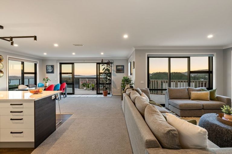 Photo of property in 2 Cessna Way, Newlands, Wellington, 6037