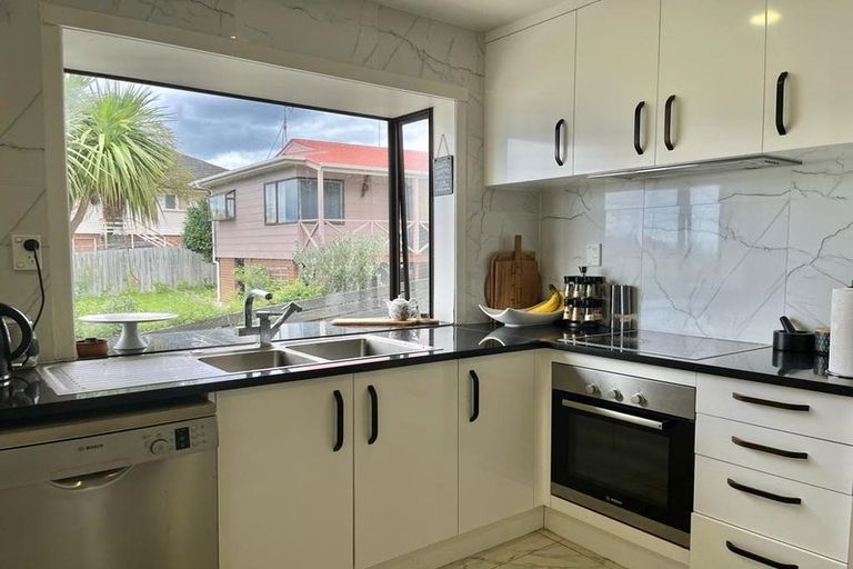Photo of property in 1 Christina Avenue, Te Atatu South, Auckland, 0602