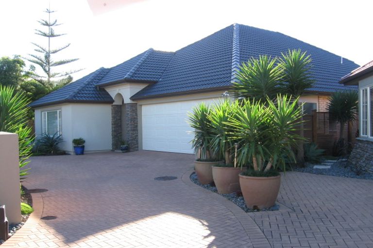 Photo of property in 8 Hendrika Court, Hobsonville, Auckland, 0618