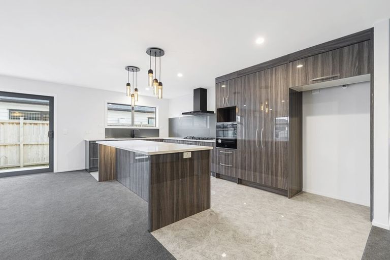 Photo of property in 16 Silver Beech Street, Takanini, 2110