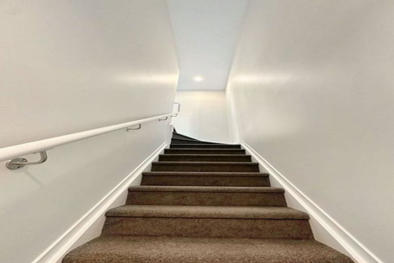 Photo of property in 38 Whati Lane, Henderson, Auckland, 0612