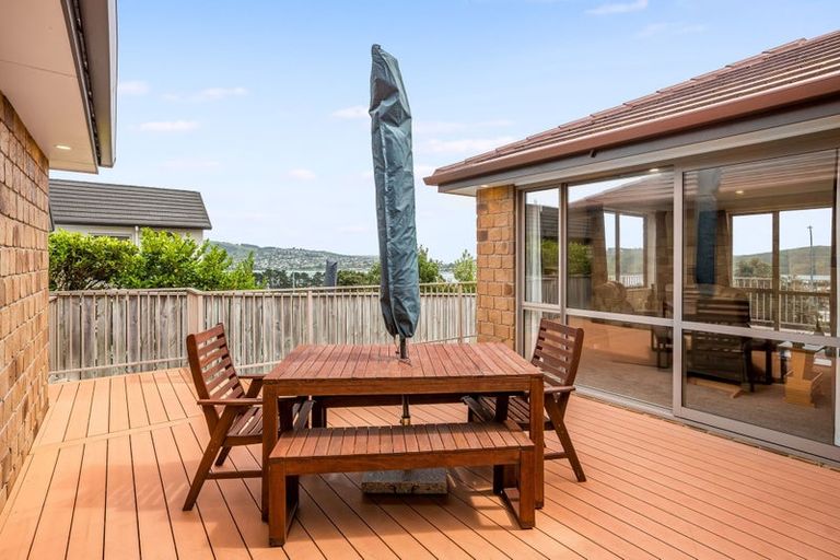 Photo of property in 9 Hollyford Place, Aotea, Porirua, 5024