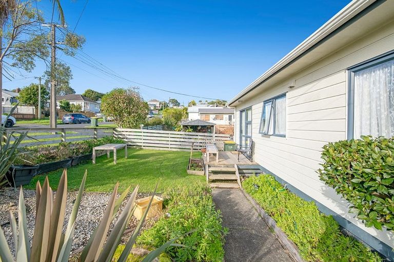 Photo of property in 33 Puriri Street, Helensville, 0800